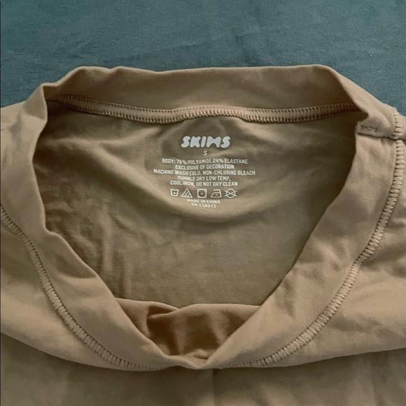Skims fits everybody long sleeve - Picture 2 of 3